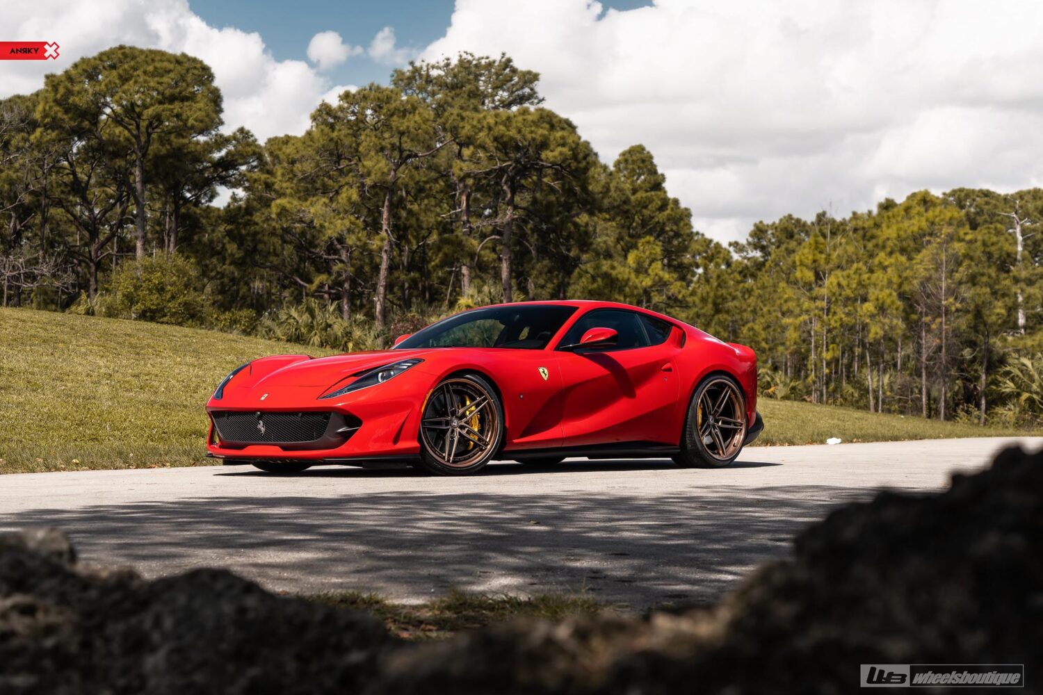 Ferrari 812 Superfast with 21×10.5 and 22×13-inch ANRKY AN37