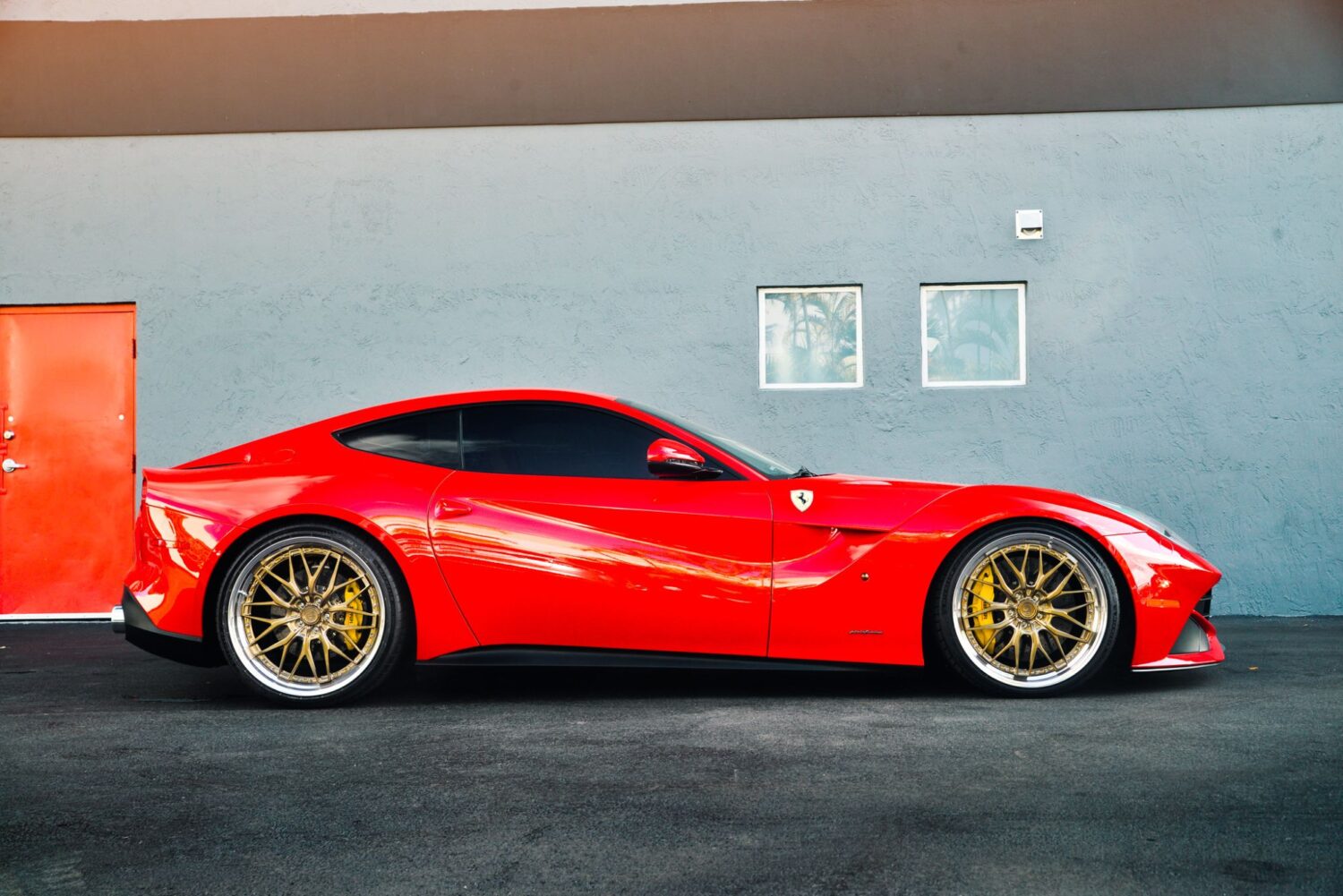 Ferrari F12 with 21×9.5 and 22×12.5-inch ANRKY RS1
