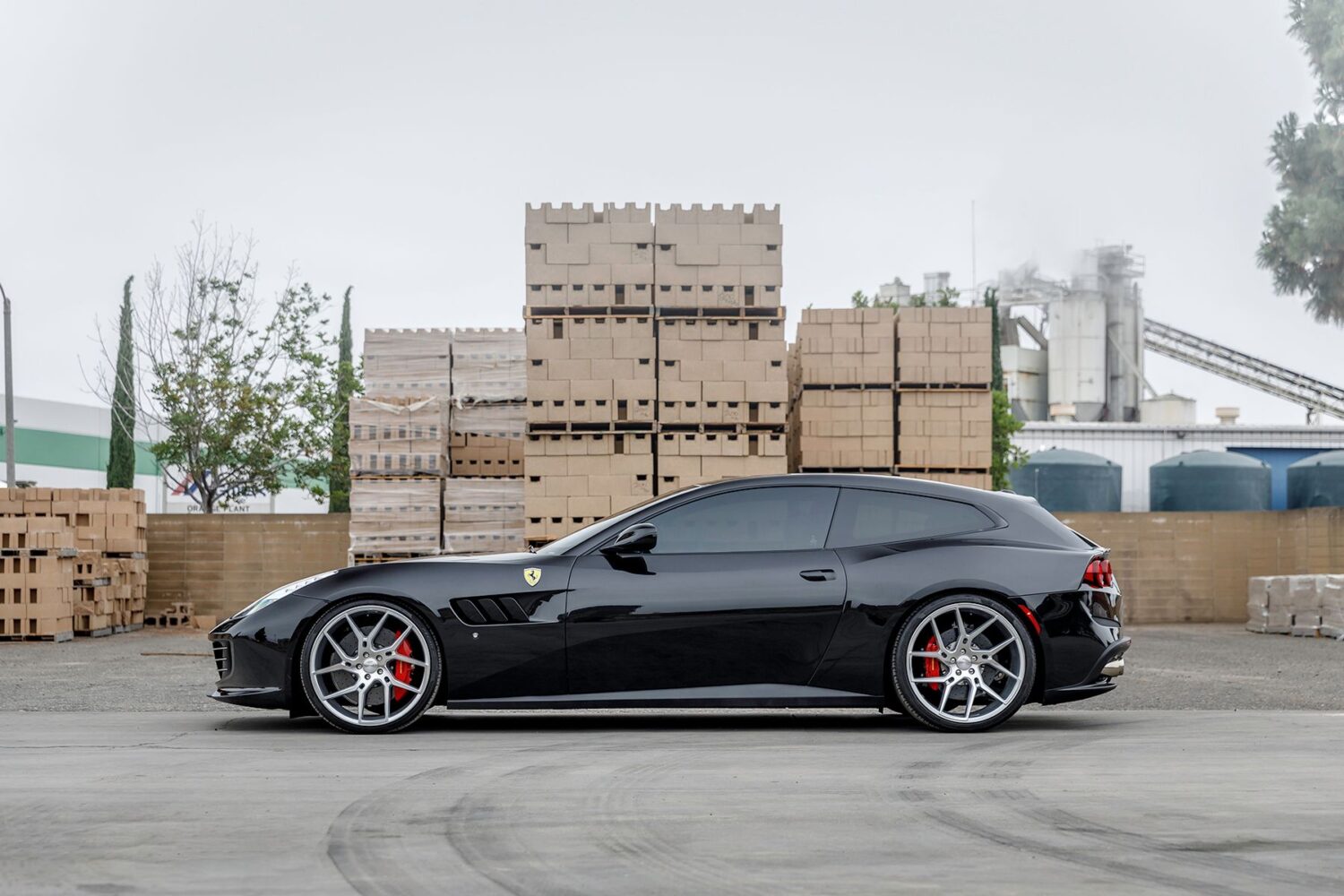 Ferrari GTC4 Lusso with 22×9 and 22×10.5-inch Giovanna Gianelle Dilijan
