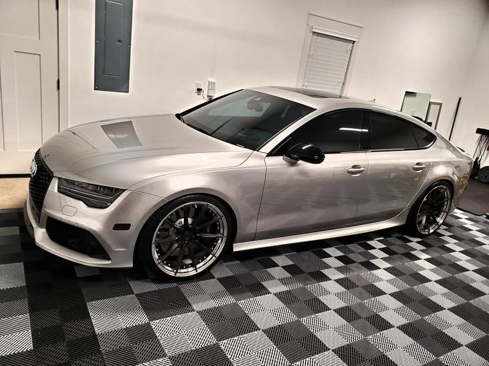 Audi RS7 C7 with 21×10-inch Signature SV303S
