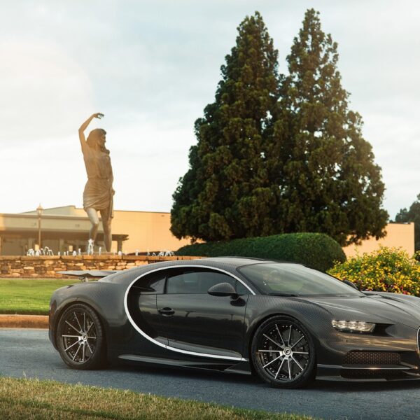 Bugatti Chiron with 20 and 21-inch Forgiato TEC 2.4