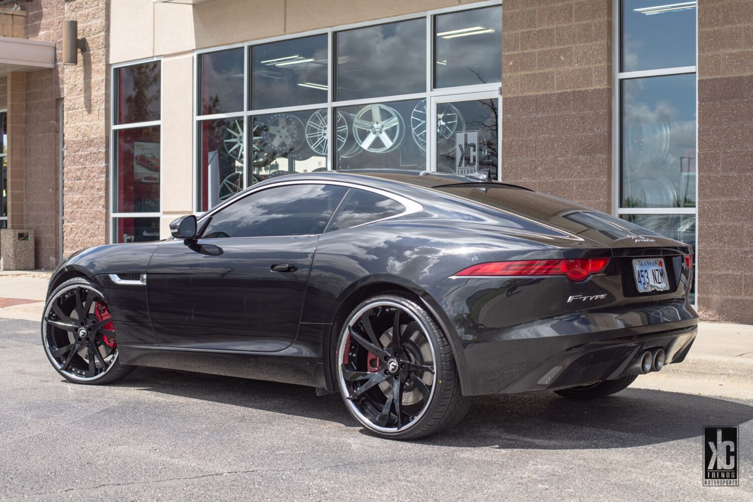 Jaguar F-Type with 22×9 and 22×10.5-inch Forgiato S221-ECL