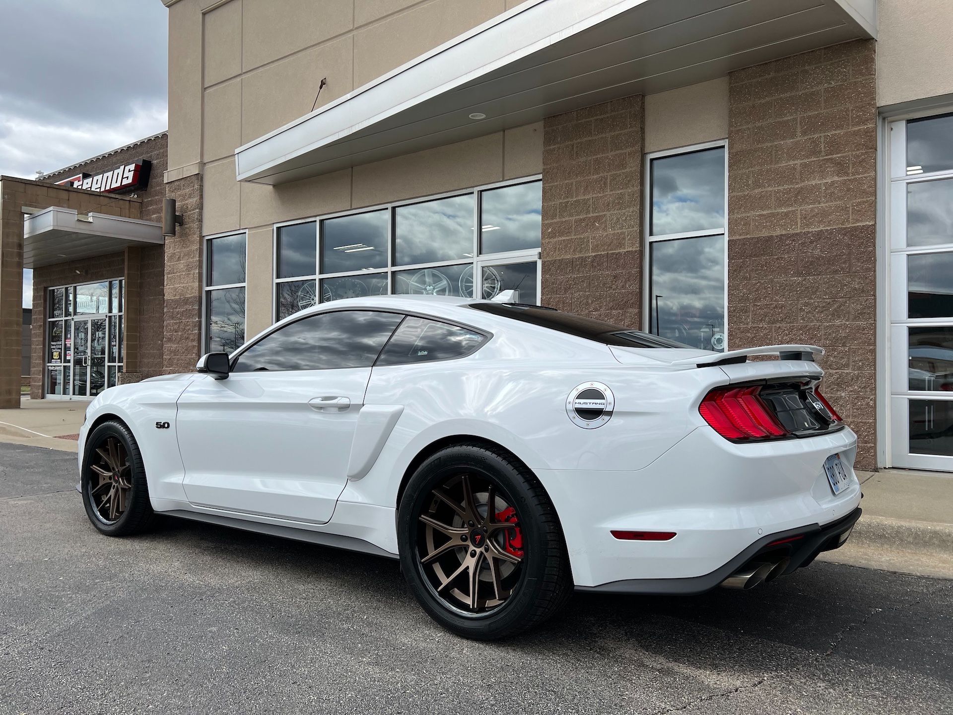 Ford Mustang S550 with 20×9 and 20×10.5-inch Ferrada FR2