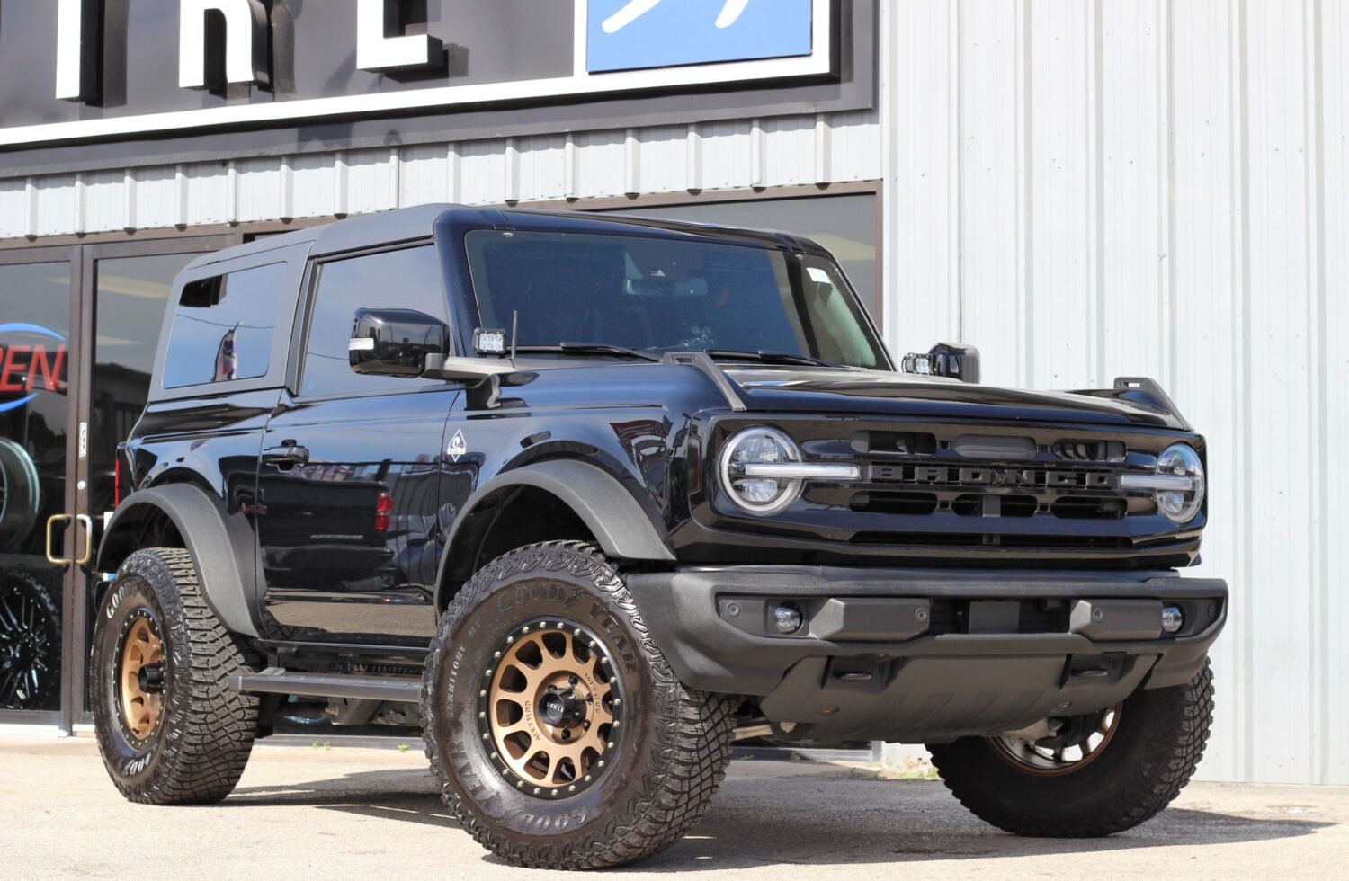 Ford Bronco with 17×9-inch Method 305 NV