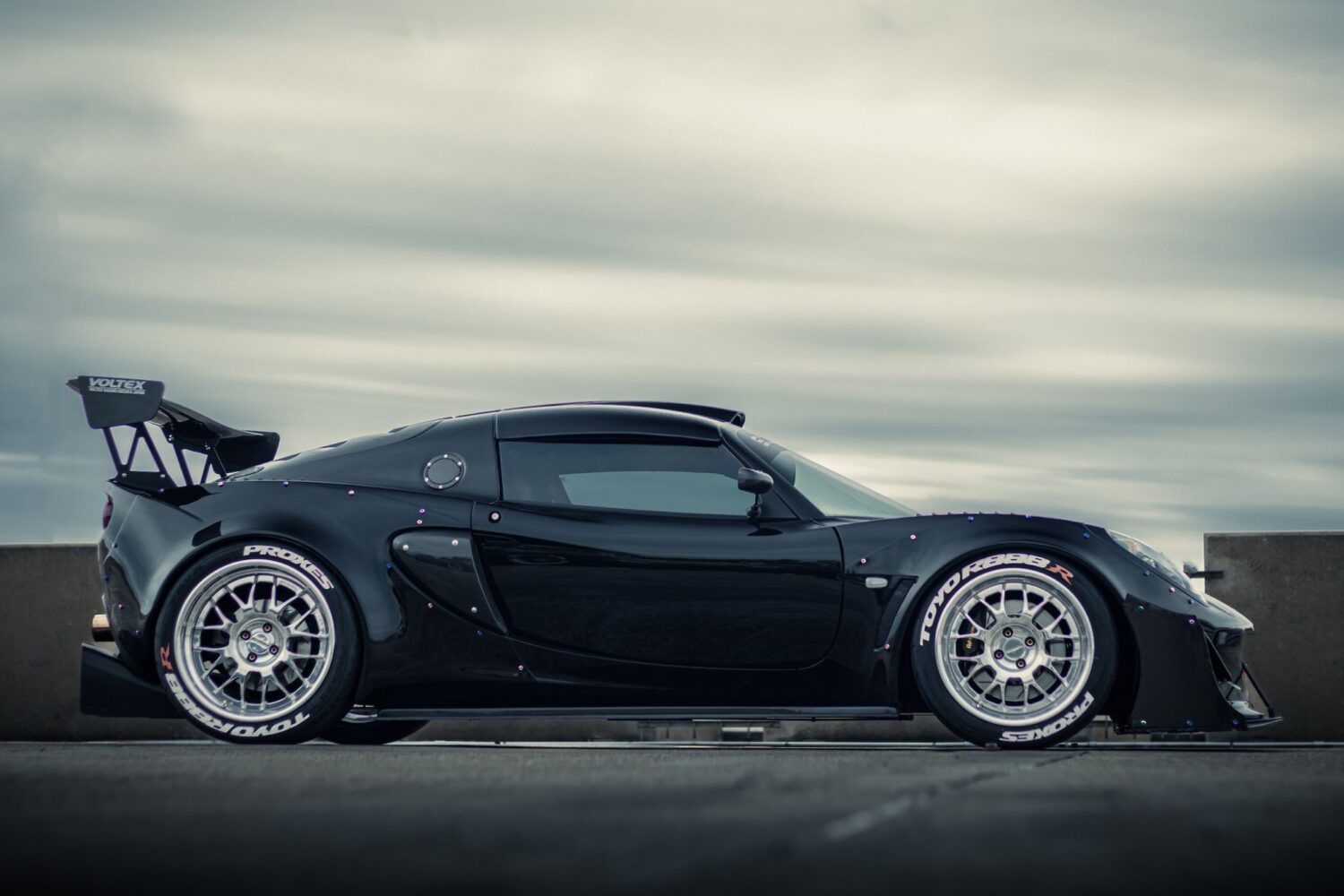 Lotus Exige S2 with 17×8.5 and 18×10-inch Forgeline GW3