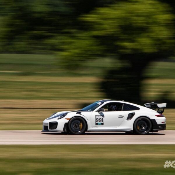 Porsche 911 GT2 991 with 19×9.5 and 19×13-inch Forgeline VX1R