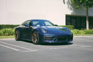 Porsche 911 Carrera 992 with 20×9 and 21×12-inch Vossen HF-5