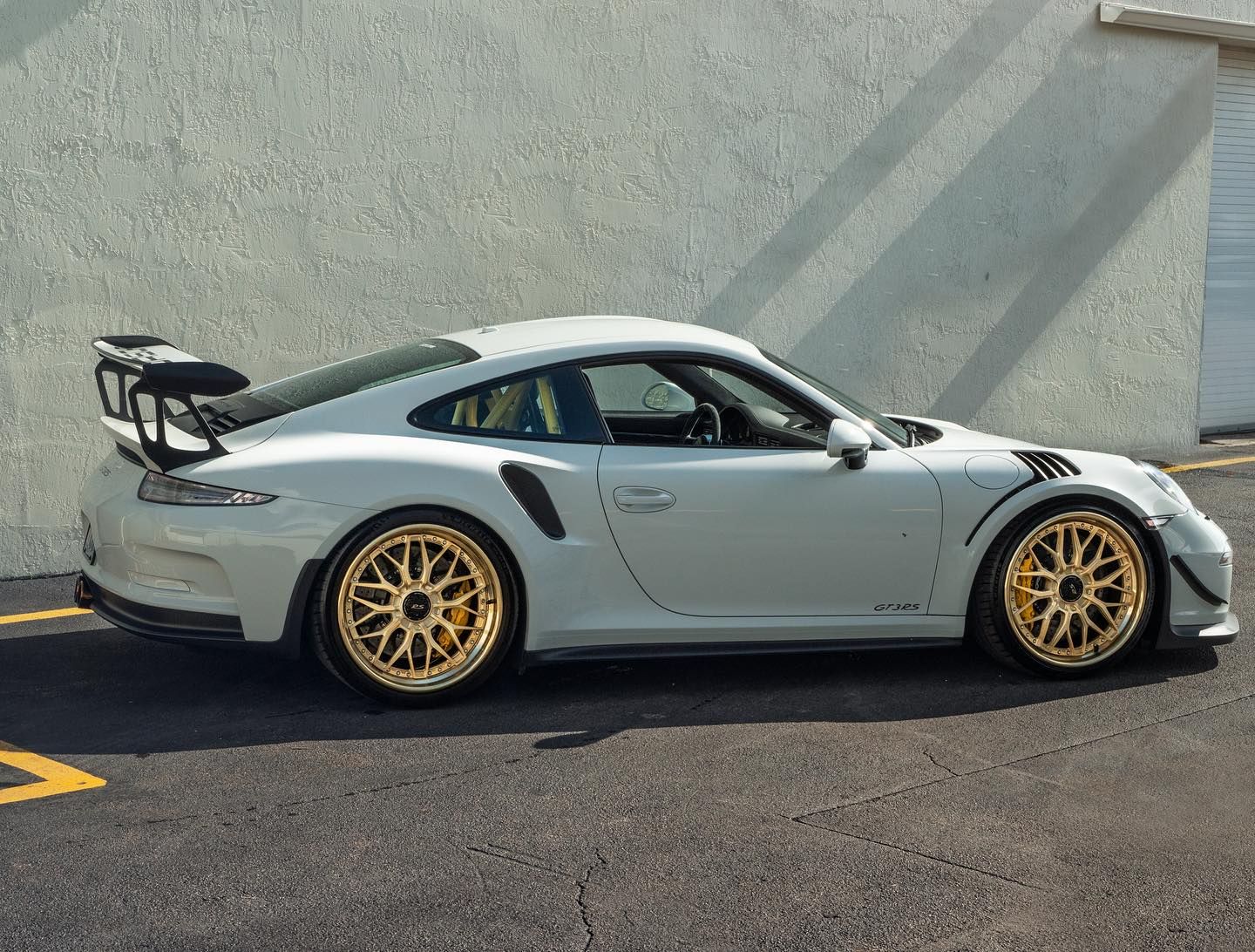 Porsche 911 GT3 RS 991 with 21×10 and 21×13-inch ANRKY RS1