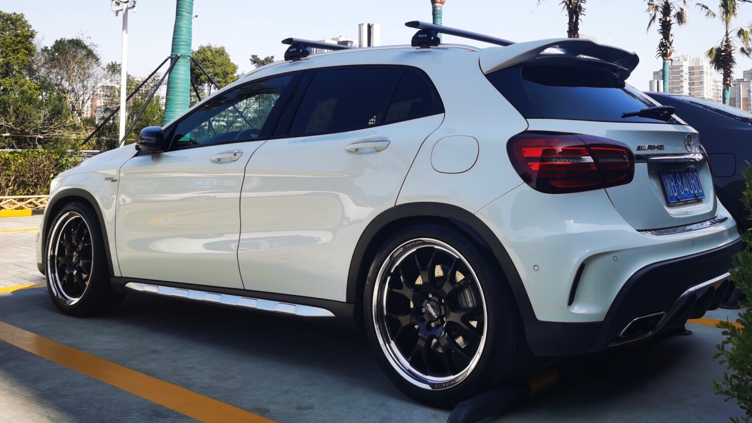 Mercedes-Benz GLA Class with 20×8.5-inch Rays Homura 2x7RA