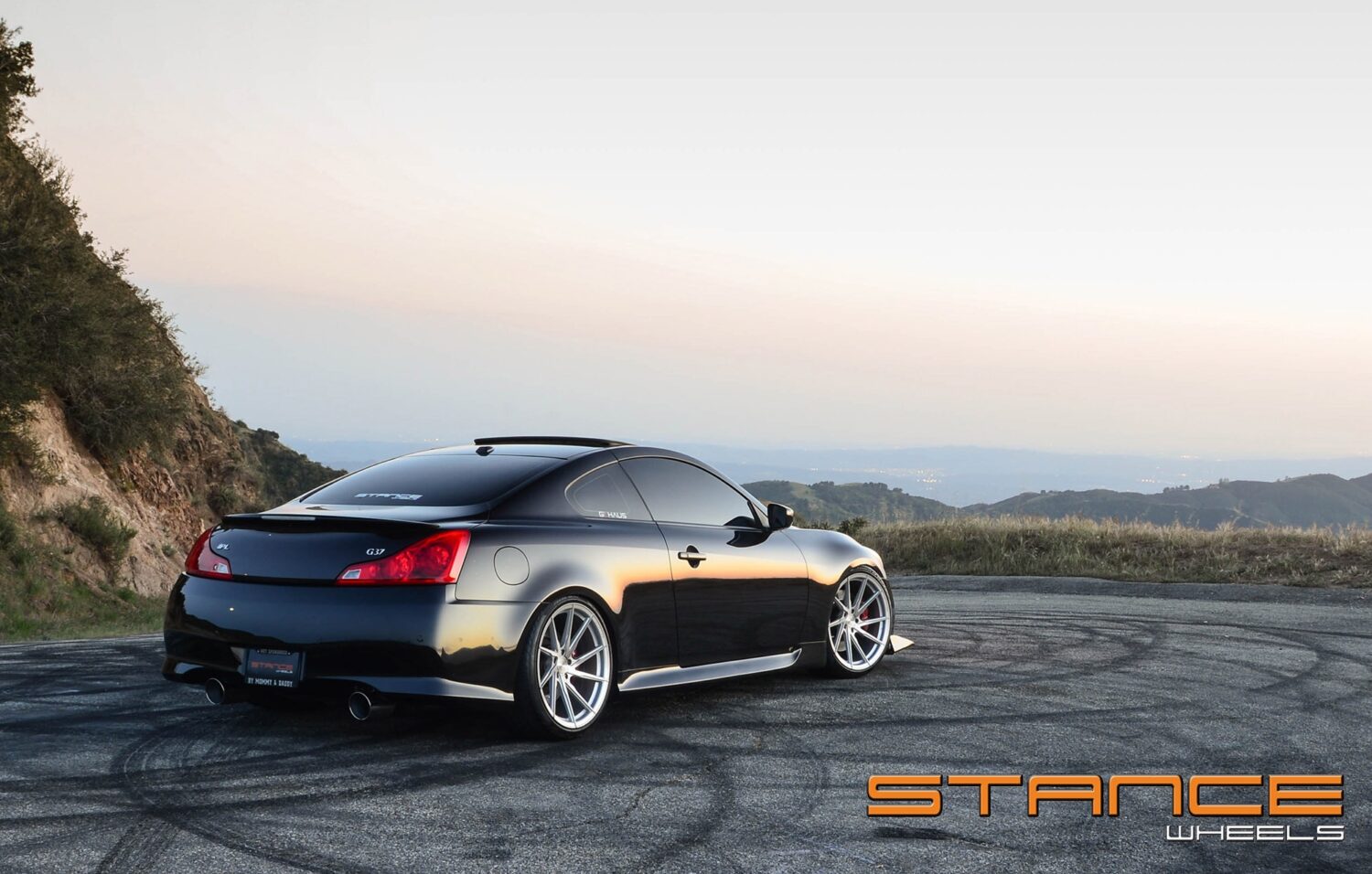 Infiniti G35/G37 with 20×10.5-inch Stance SF01