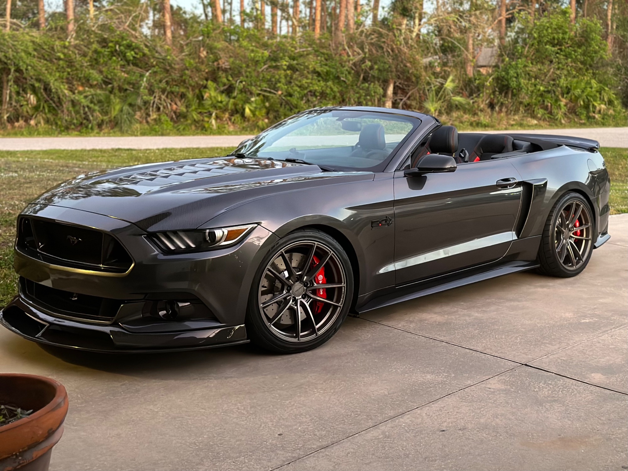 Ford Mustang S550 with 20×10 and 20×11-inch Velgen VF5