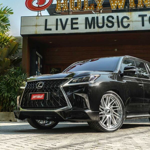 Lexus LX with 24-inch Forgiato TEC 3.6