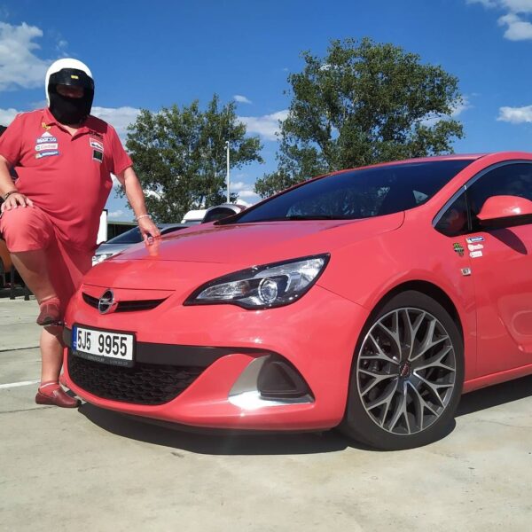 Opel Astra J with 19×8.5-inch Borbet DY DGPM