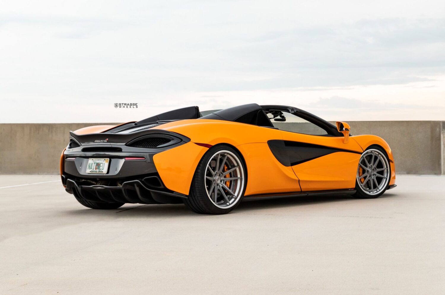 McLaren 540/570 with 20×9 and 21×12.5-inch Strasse SV1 Deep Concave FS