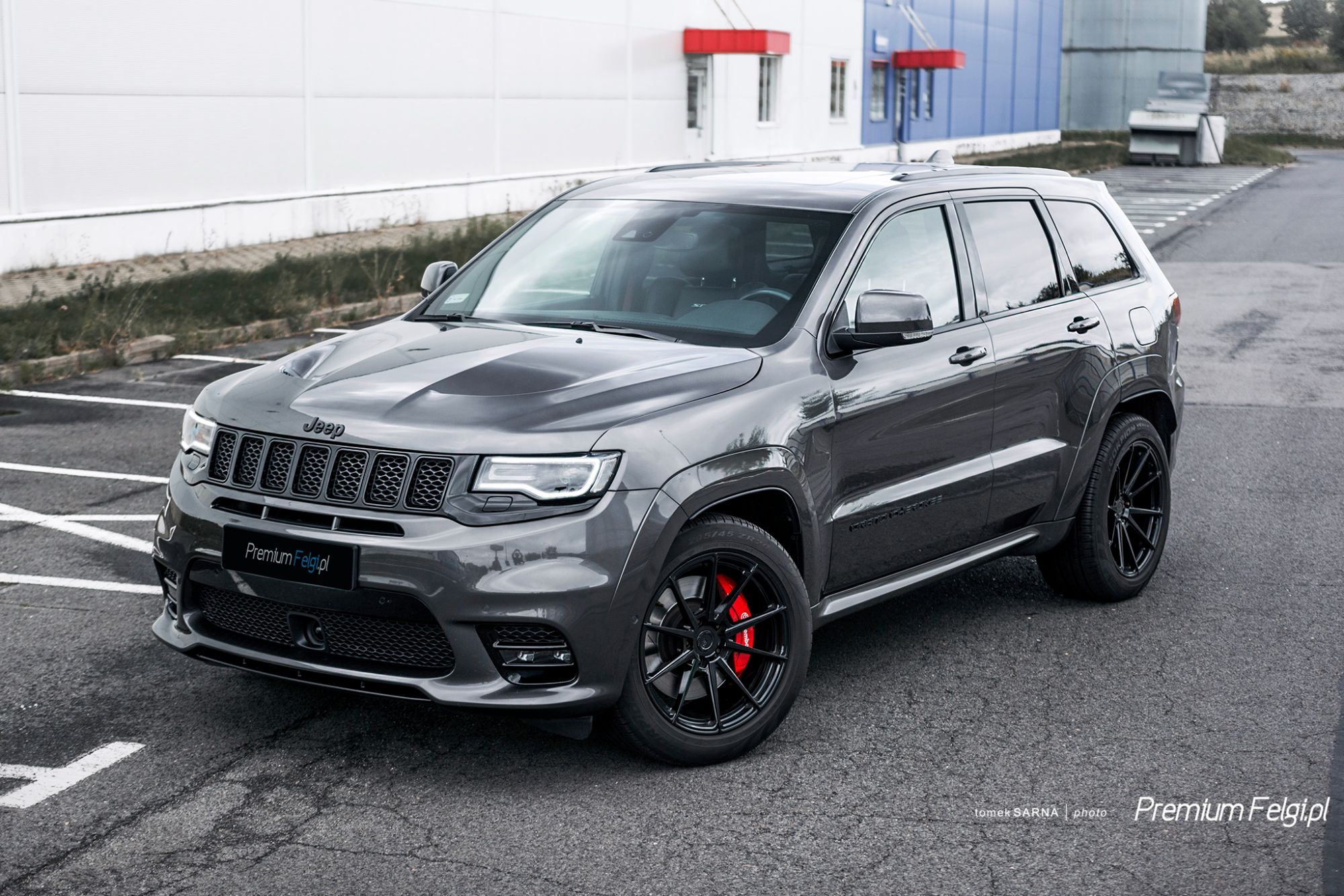 Jeep Grand Cherokee with 20×10.5-inch BC Forged EH173