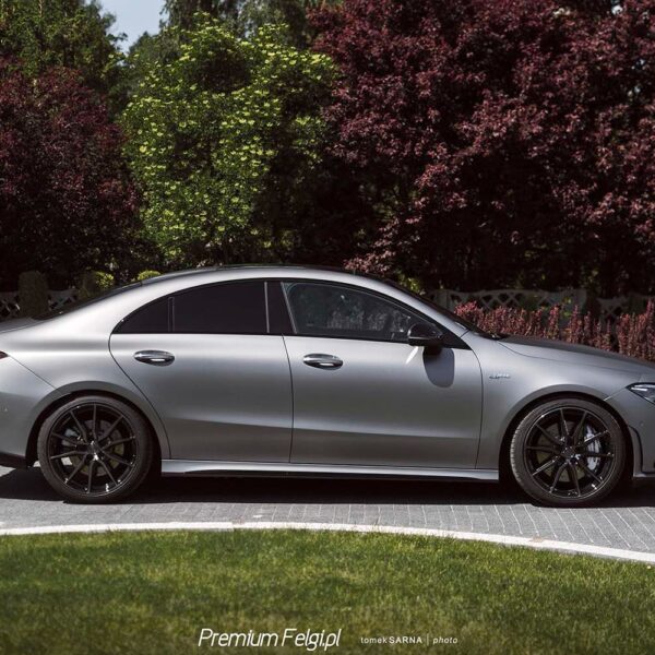 Mercedes-Benz CLA35 AMG C118 with 19×8.5-inch Vossen HF-3