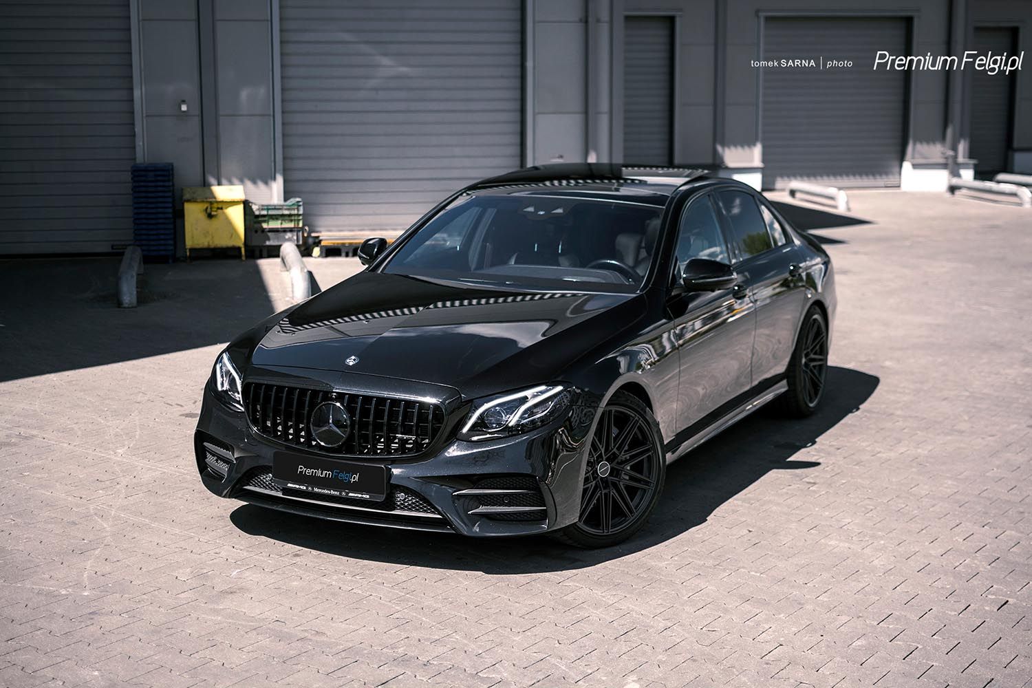 Mercedes-Benz E-Class W213 with 20×9 and 20×10.5-inch Vossen CV10
