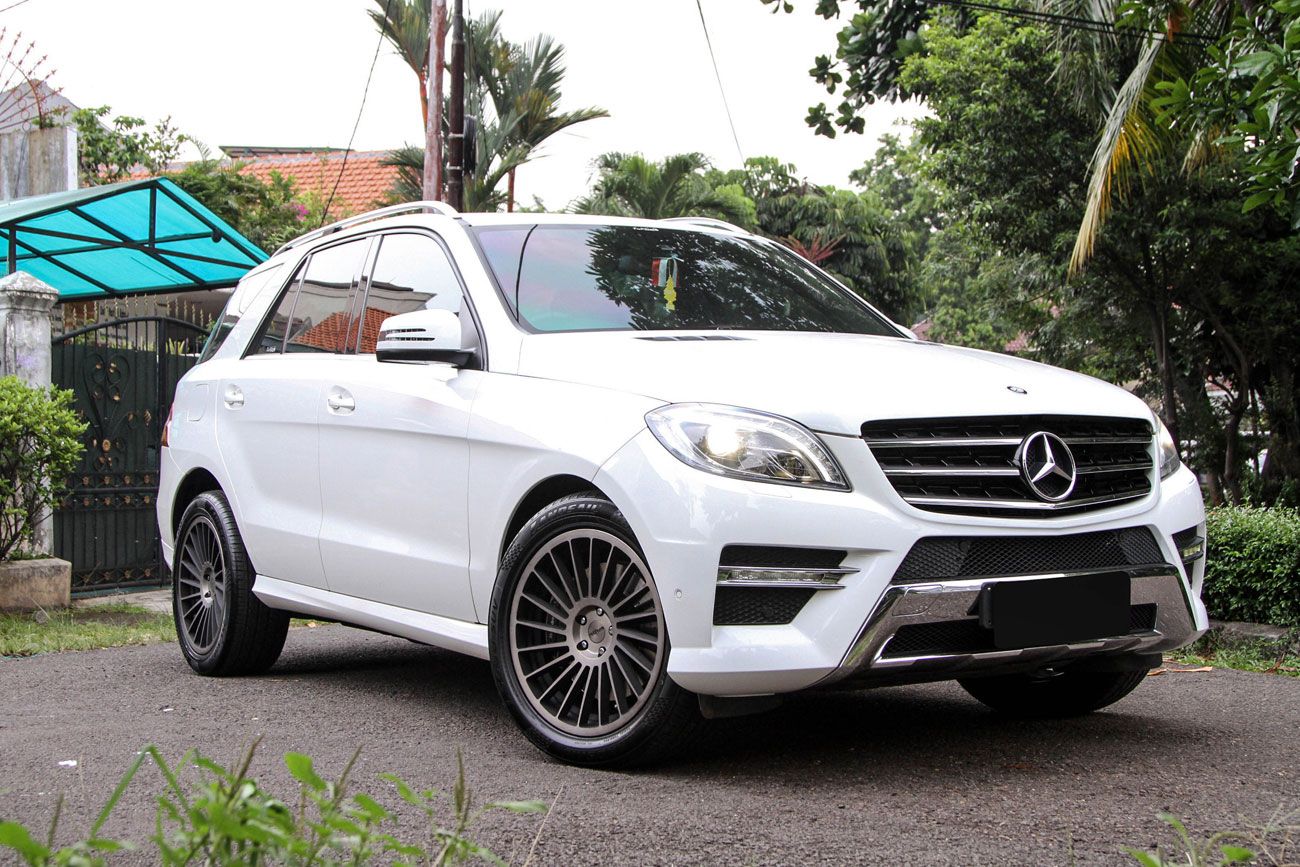 Mercedes-Benz M Class with 20-inch Rotiform IND-T
