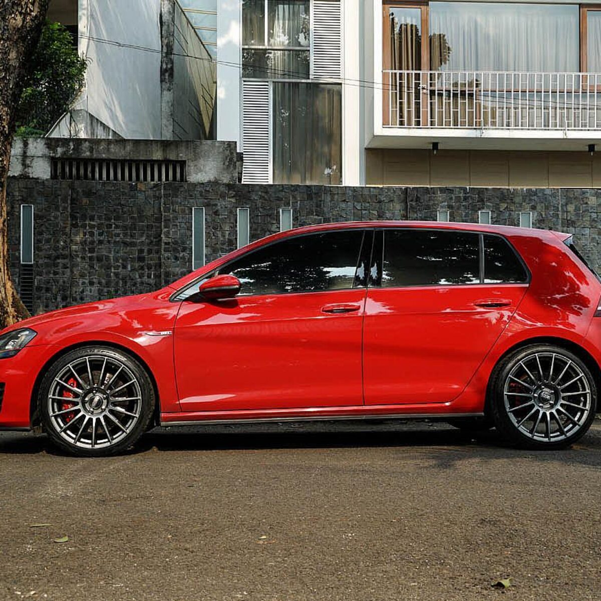 Volkswagen Golf GTI Mk7 Red OZ Superturismo LM | Wheel Front