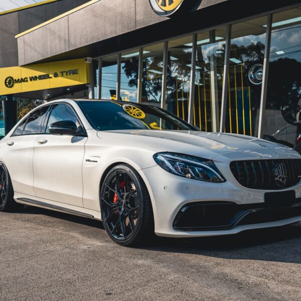 Mercedes-Benz C63 W205 with 20-inch Vossen HF-5