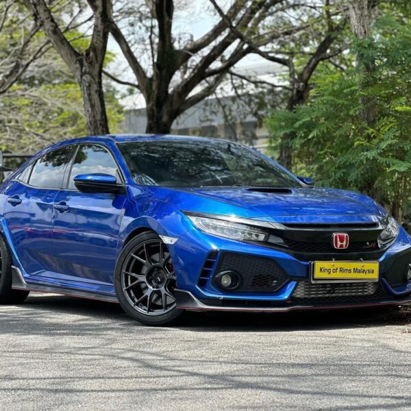 Honda Civic Type-R with 18×9.5-inch Konig Ampliform