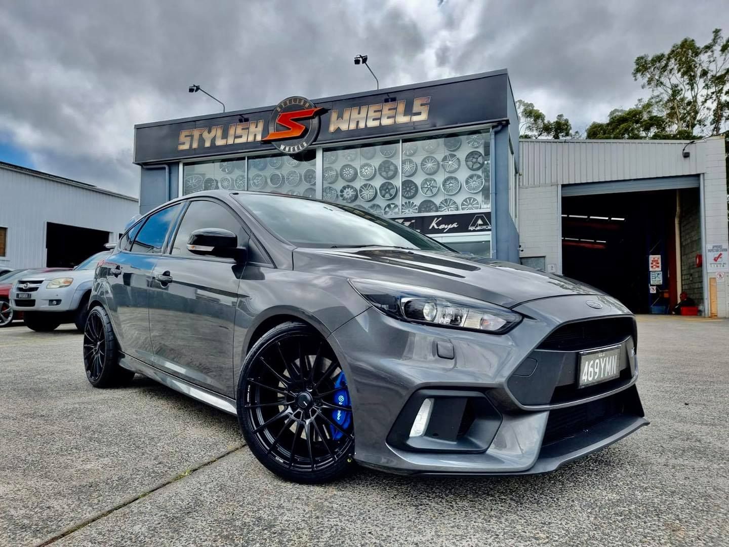 Ford Focus RS Mk3 with 19×8.5-inch Enkei FC01