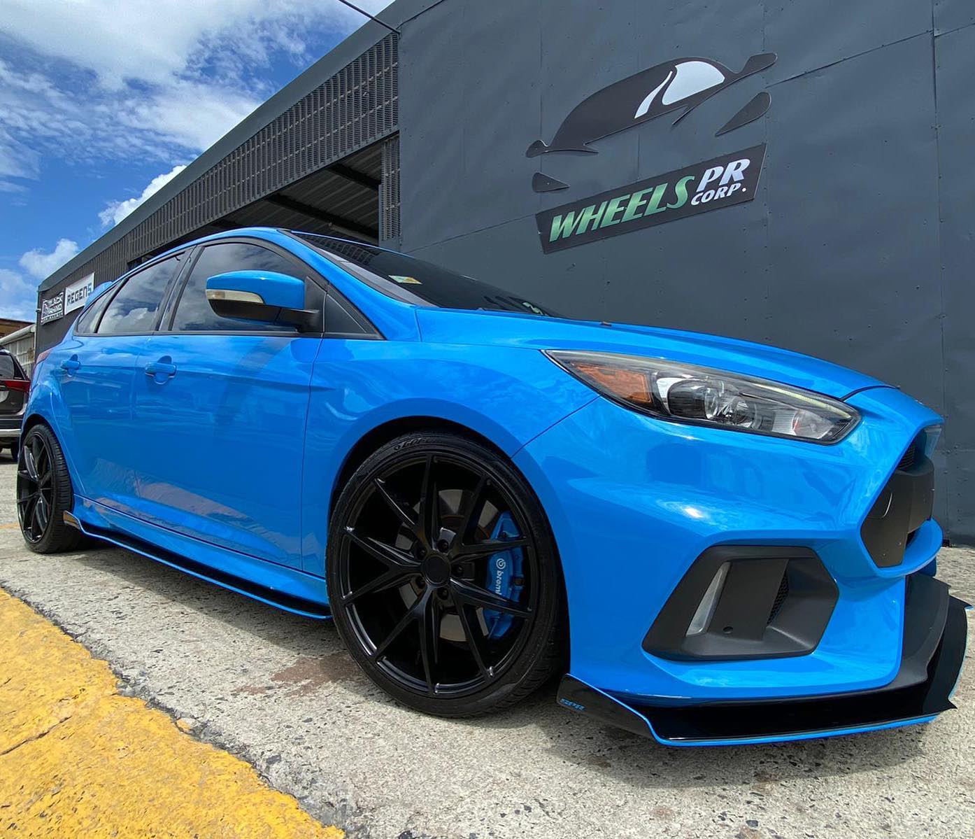 Ford Focus RS Mk3 with 19×8.5-inch Niche Misano M117