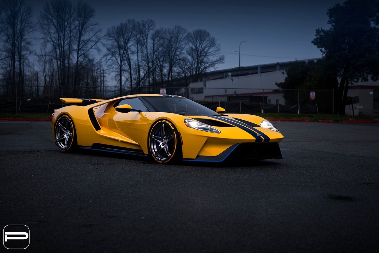 Ford GT with 20×9 and 20×12-inch PUR RS10
