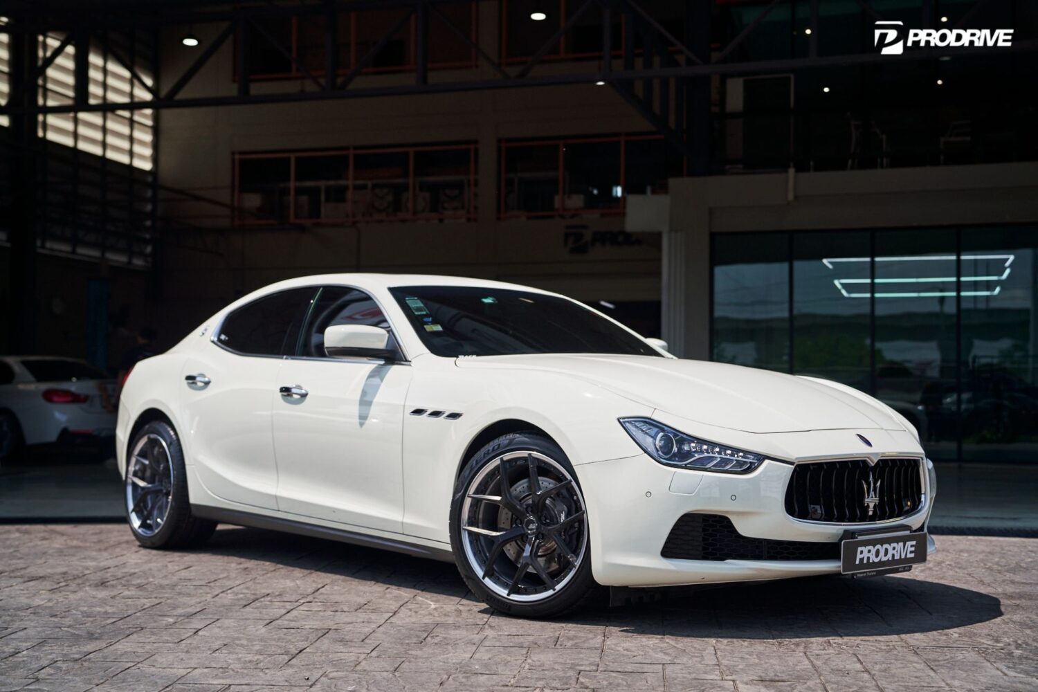 Maserati Ghibli with 20-inch BC Forged HT02S