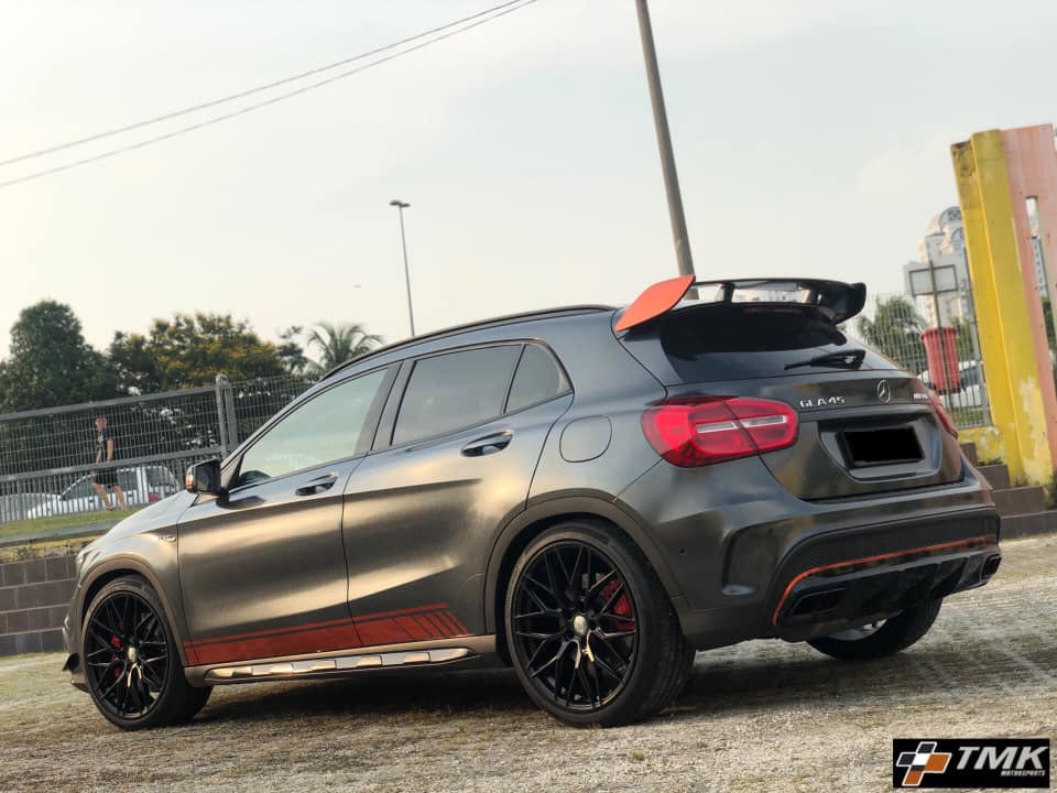 Mercedes-Benz GLA Class with 20×9-inch Varro VD06X