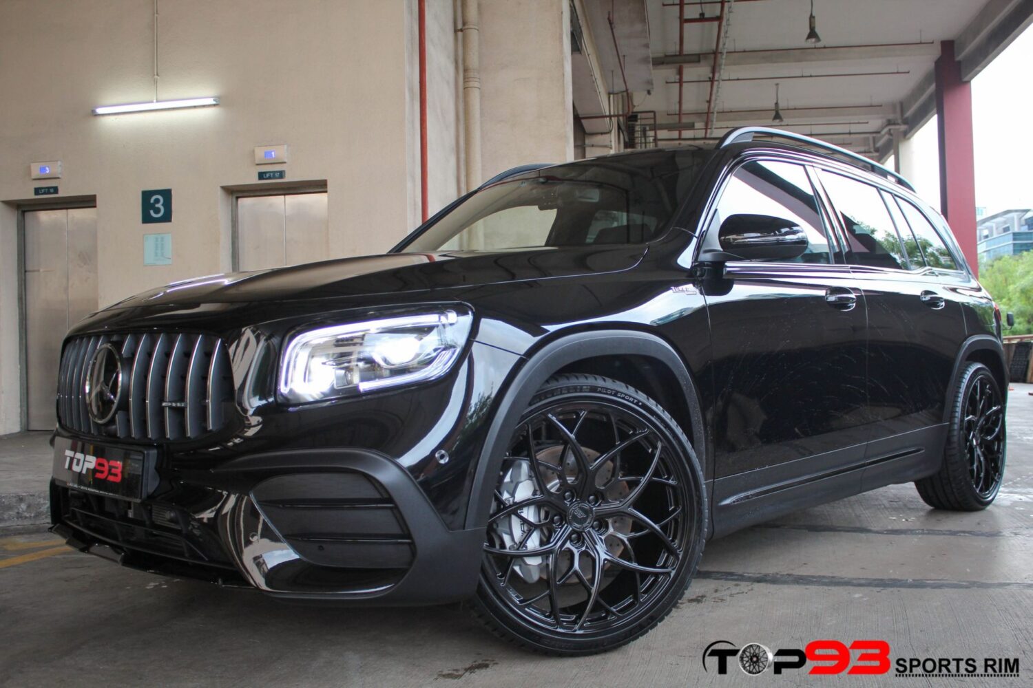 Mercedes-Benz GLB with 21-inch BC Forged RZ24
