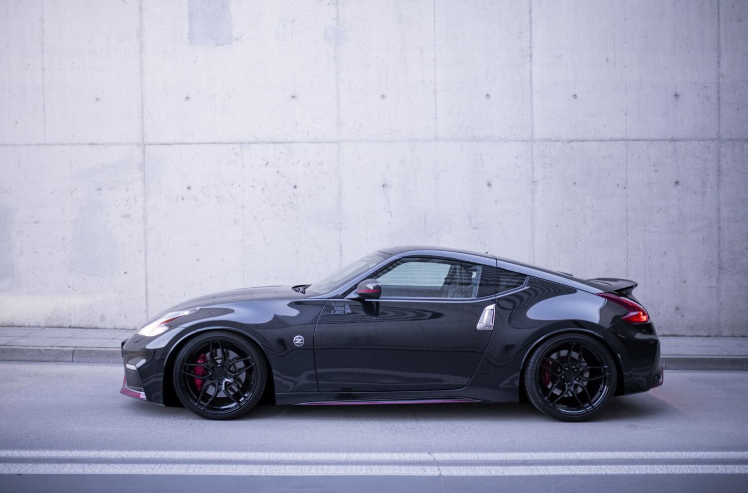 Nissan 370Z with 20×9.5 and 20×10.5-inch Concaver CVR3