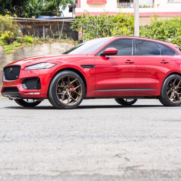 Jaguar F-Pace with 22-inch Vossen HF-5