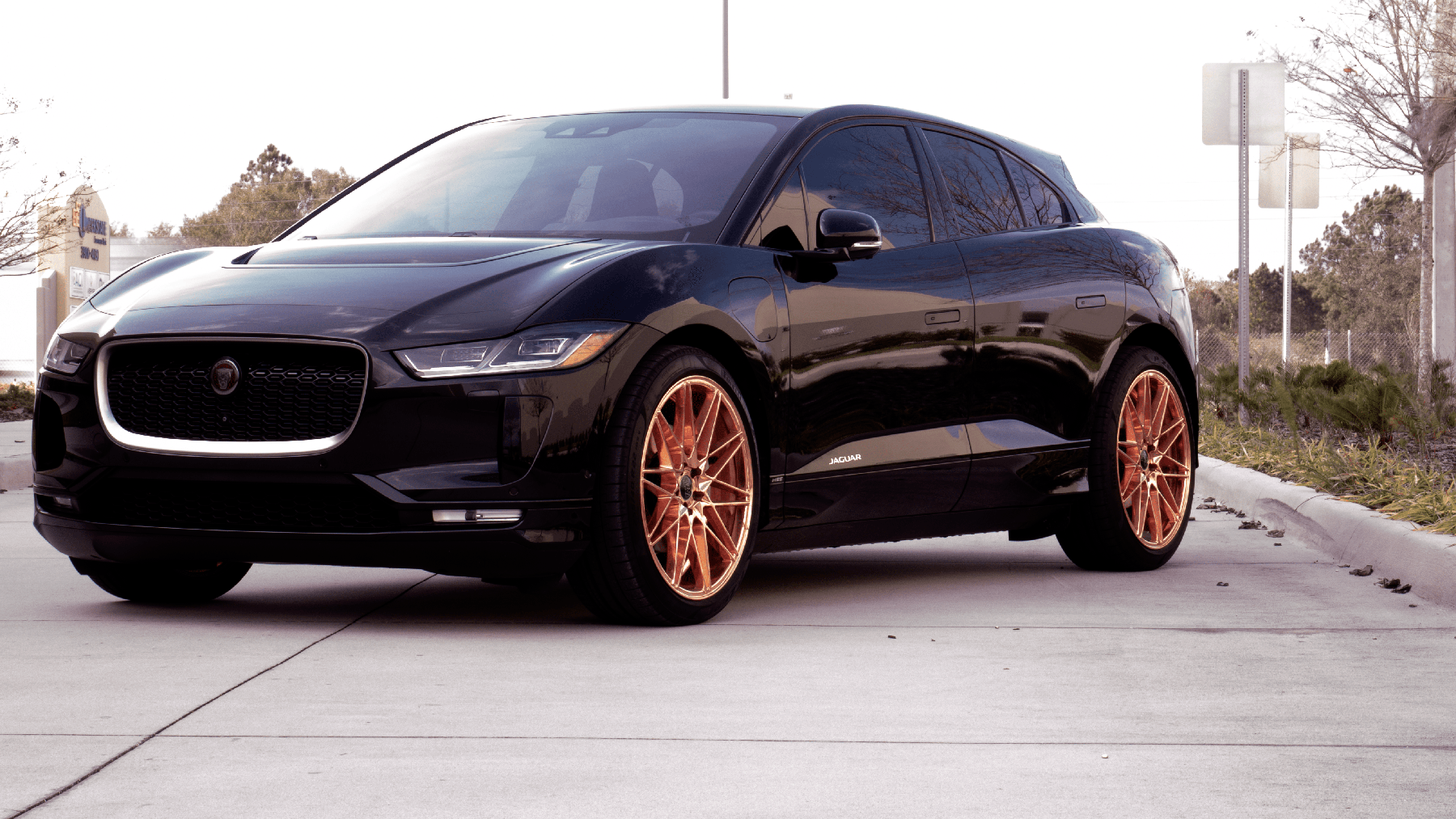 Jaguar I-Pace with 22-inch Axe ZX4