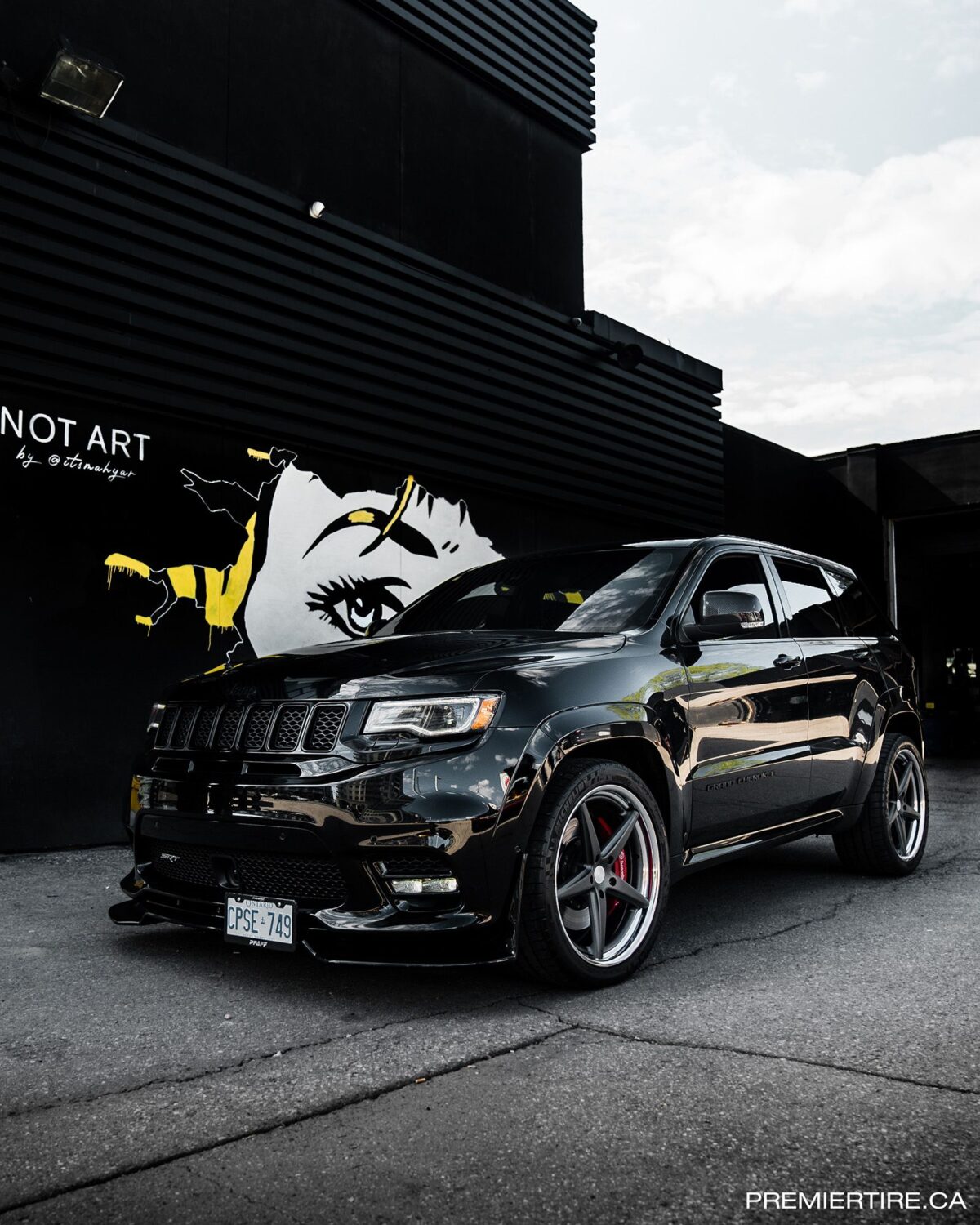Jeep Grand Cherokee with 22×11-inch Vossen VWS-3