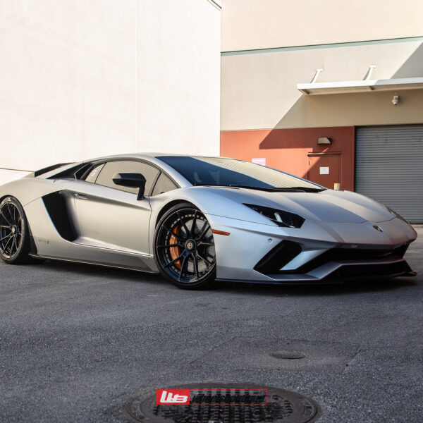 Lamborghini Aventador with 20×9 and 21×13-inch ANRKY AN22