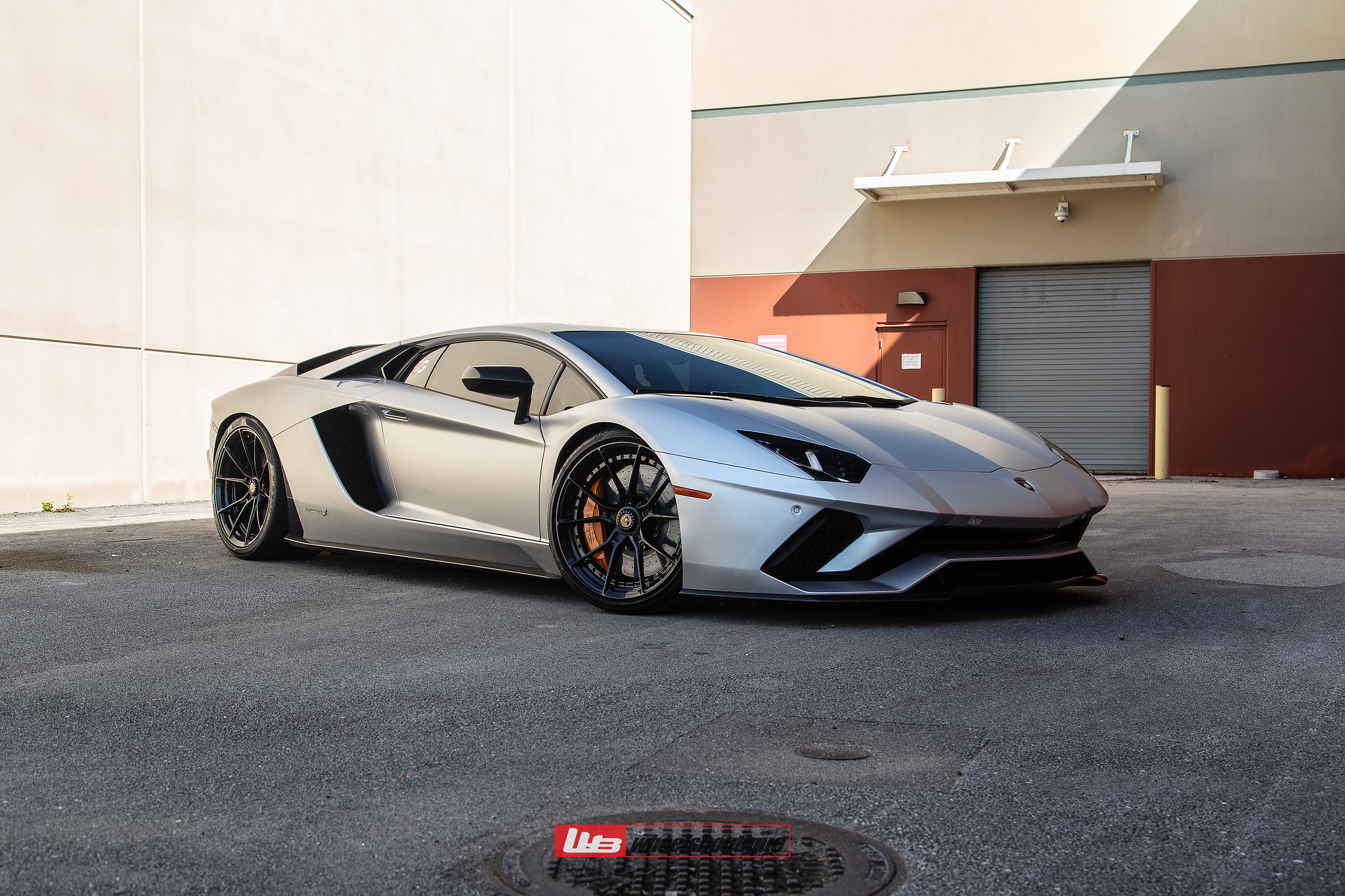 Lamborghini Aventador with 20×9 and 21×13-inch ANRKY AN22