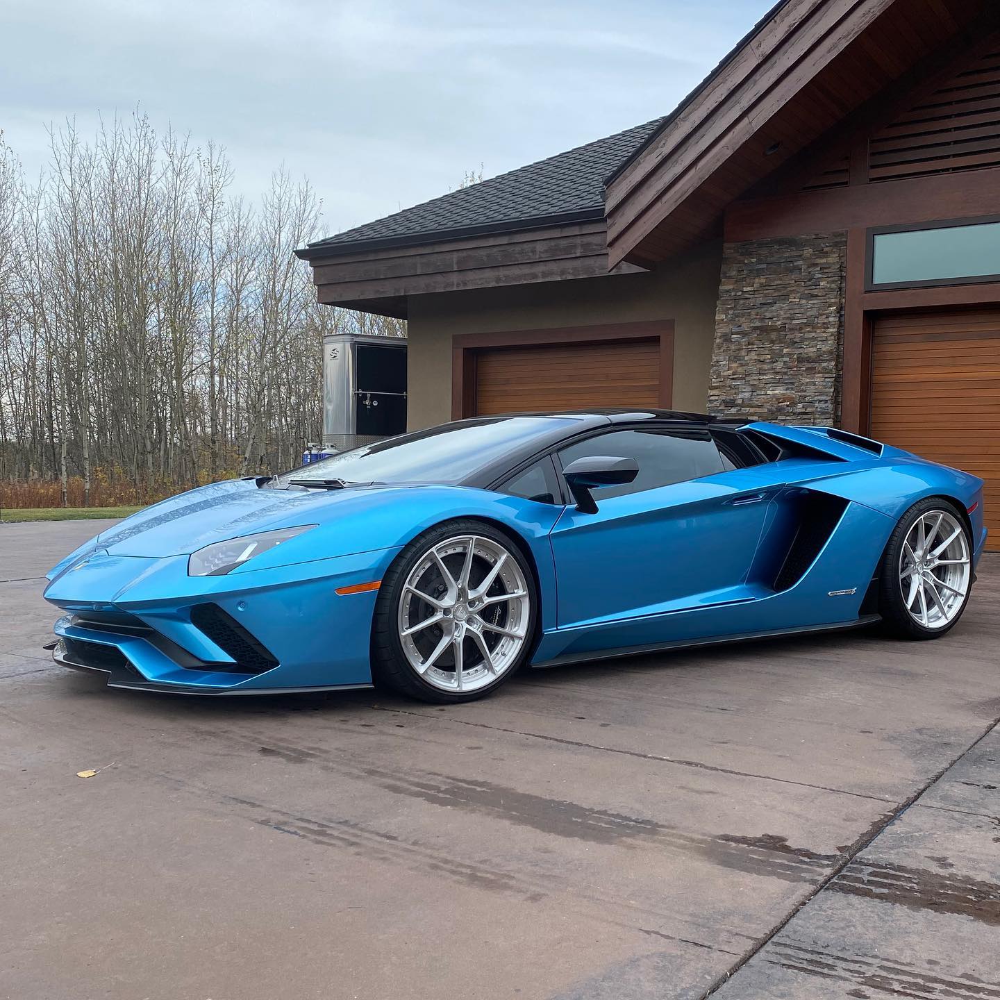 Lamborghini Aventador with 20×9.5 and 21×13-inch ANRKY AN22