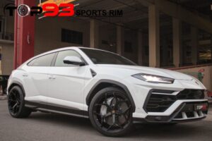 Lamborghini Urus with 23×10.5 and 23×12-inch BC Forged RZ23
