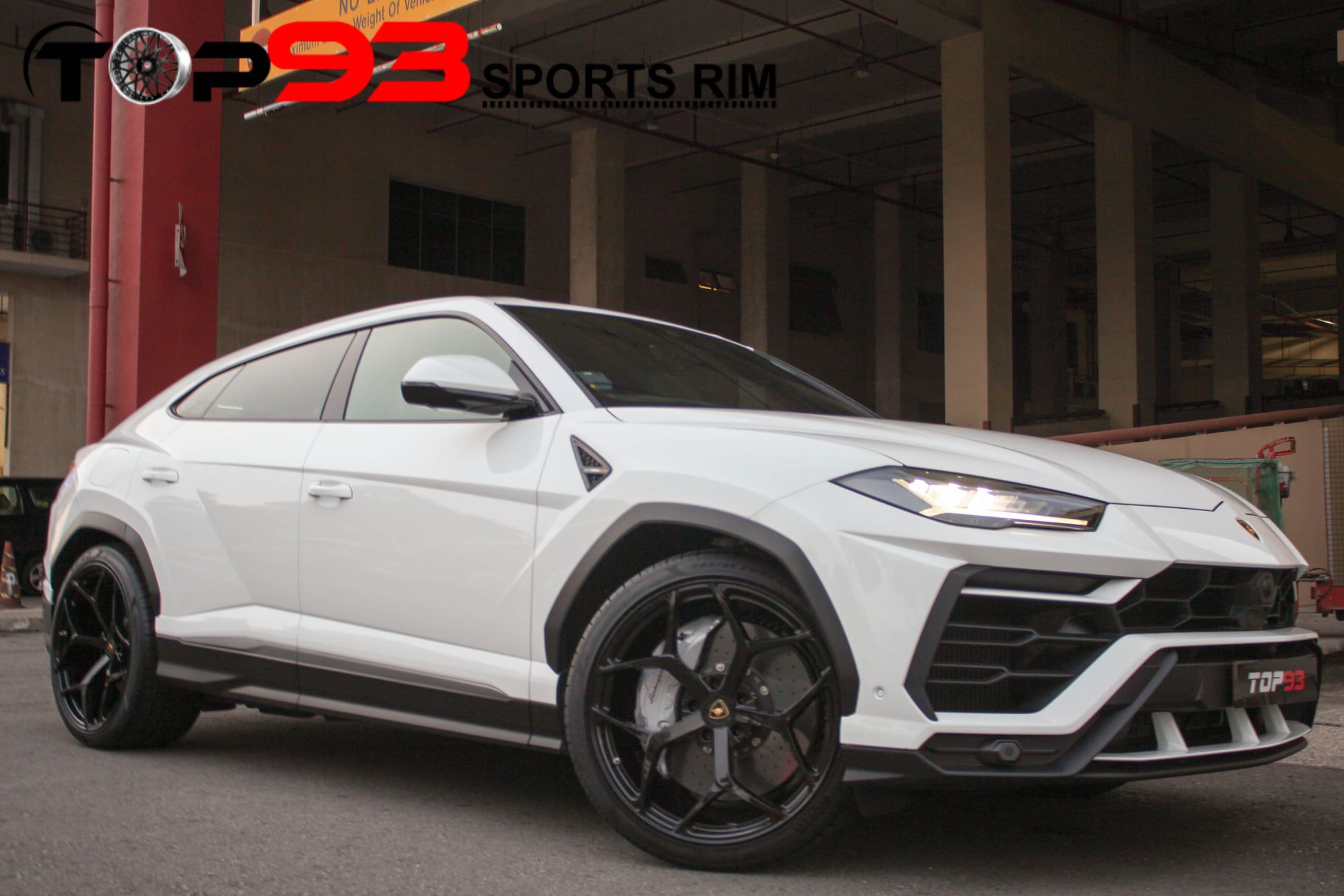 Lamborghini Urus with 23×10.5 and 23×12-inch BC Forged RZ23