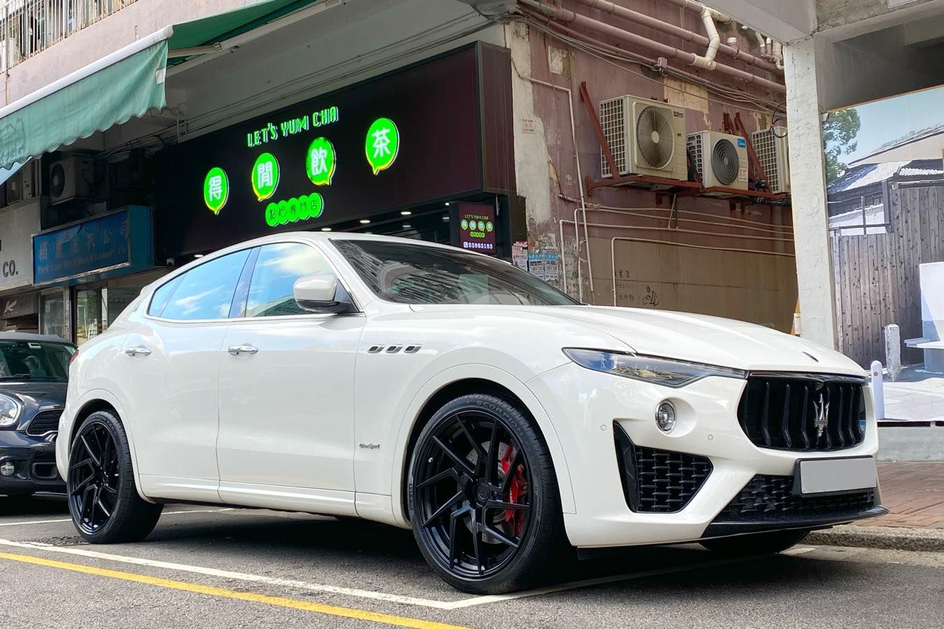 Maserati Levante with 22-inch BC Forged EH168
