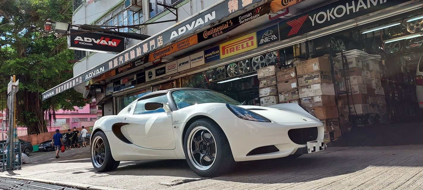 Lotus Elise with 16×7 and 17×8-inch Advan RG-D2