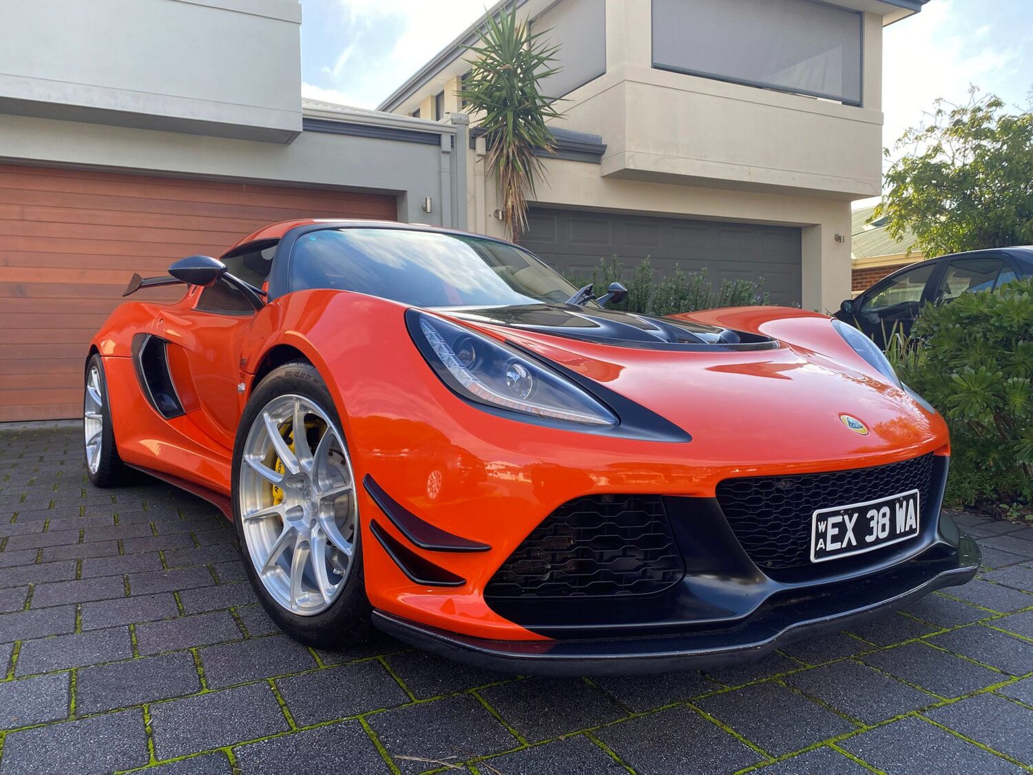 Lotus Exige V6 with 17×8 and 18×10-inch BC Forged RZ10