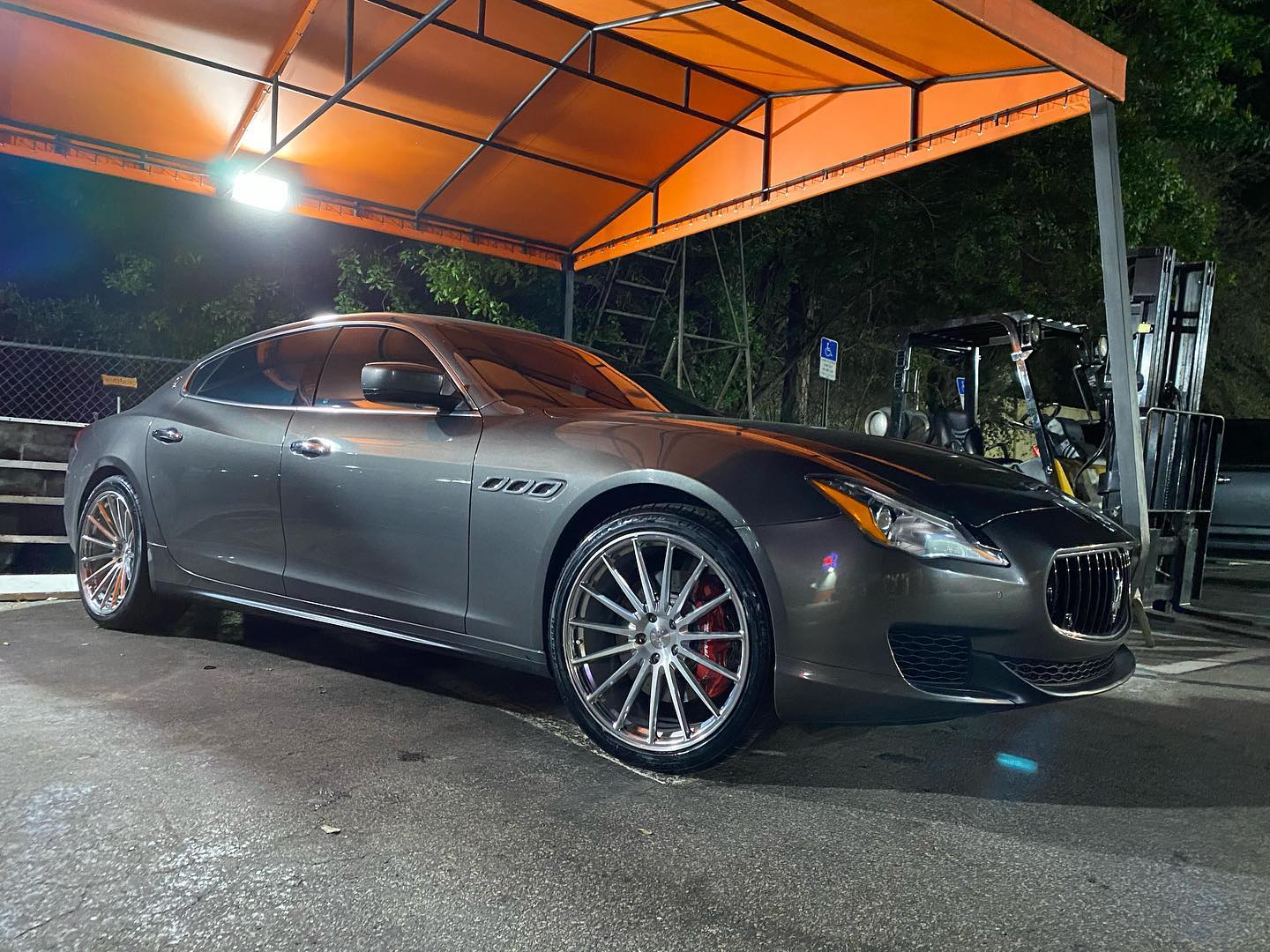 Maserati Quattroporte with 21×9.5 and 21×11-inch Vossen VPS-305