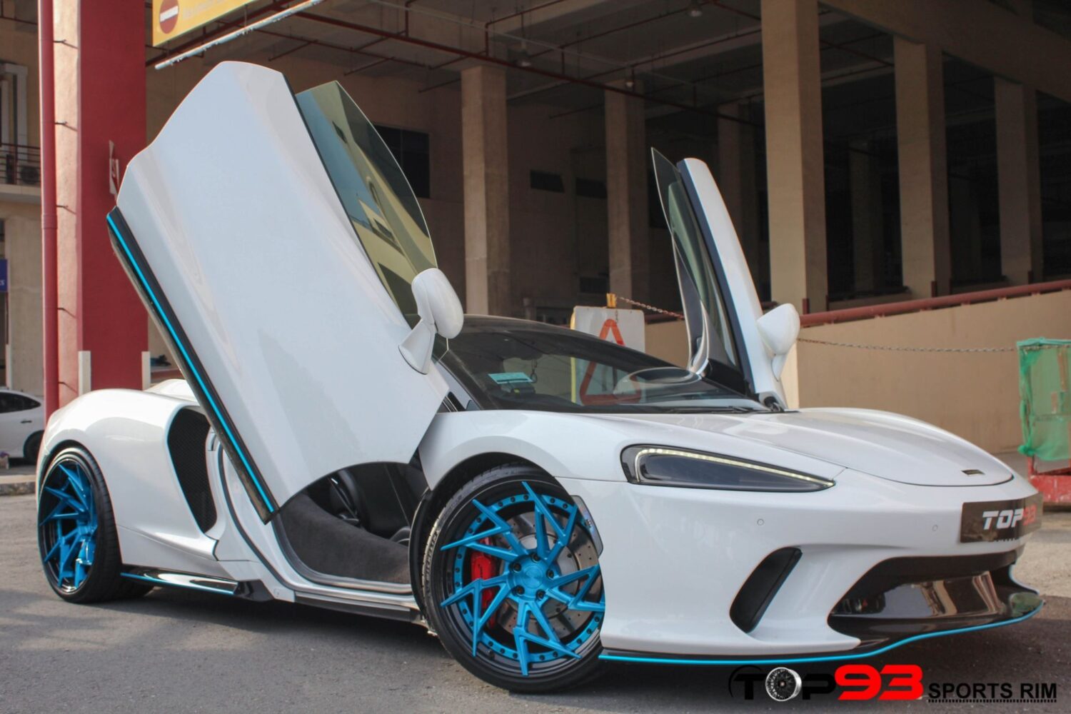 McLaren GT with 20 and 21-inch BC Forged HCA222S