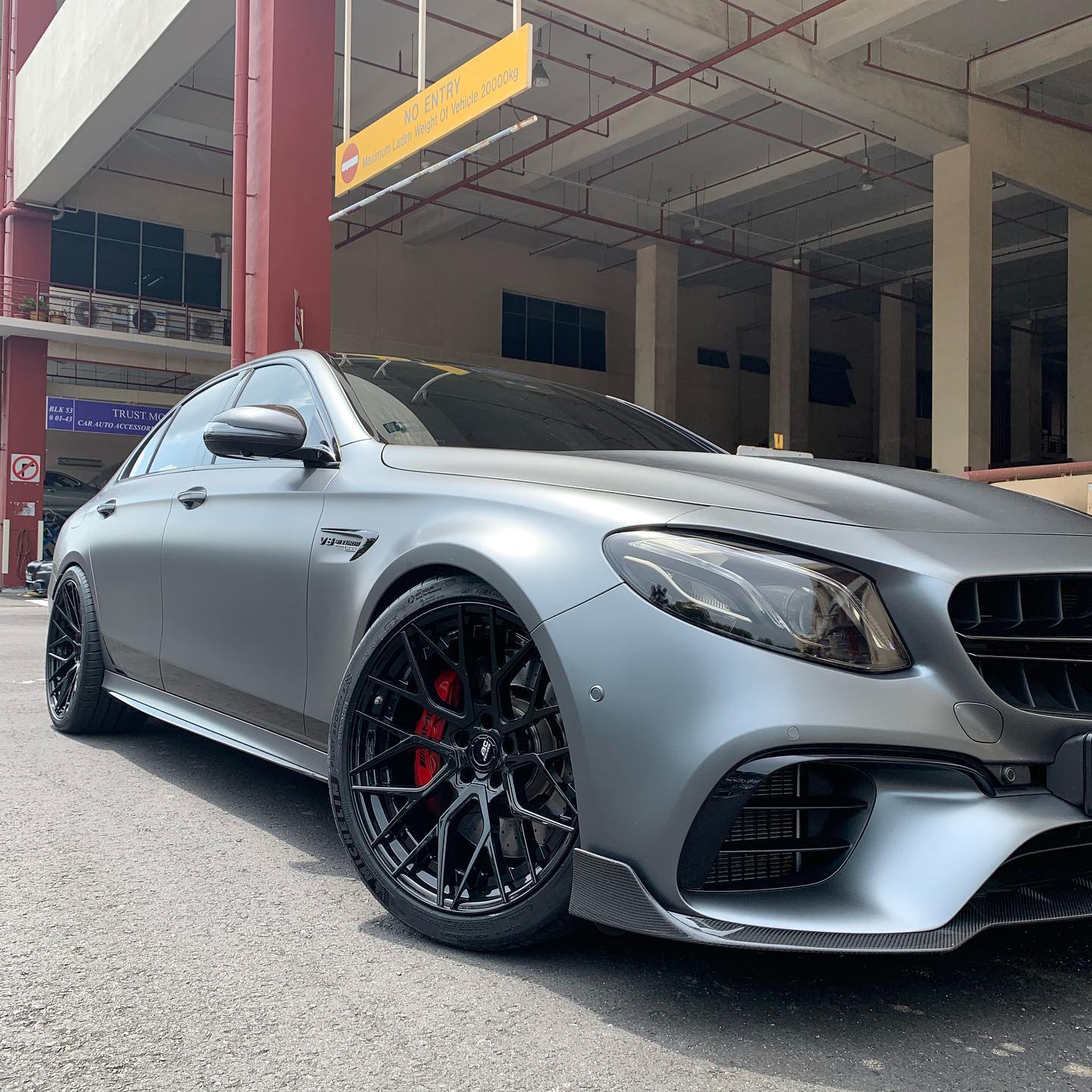 Mercedes-Benz E63 AMG W213 with 20-inch BC Forged HCA192