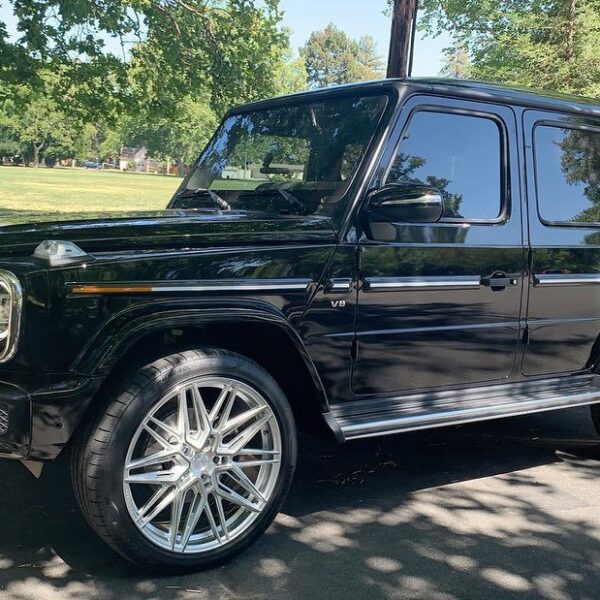 Mercedes-Benz G Class with 23-inch Vossen HF-7