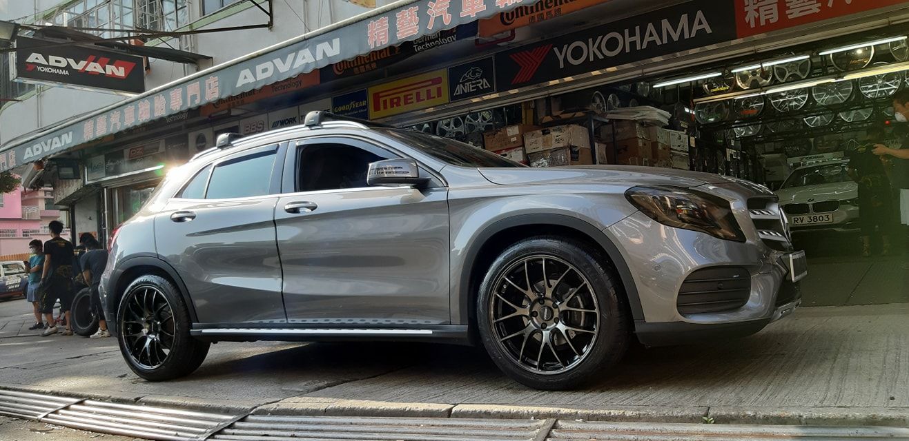 Mercedes-Benz GLA Class with 19×8.5-inch Rays Volk G27PM