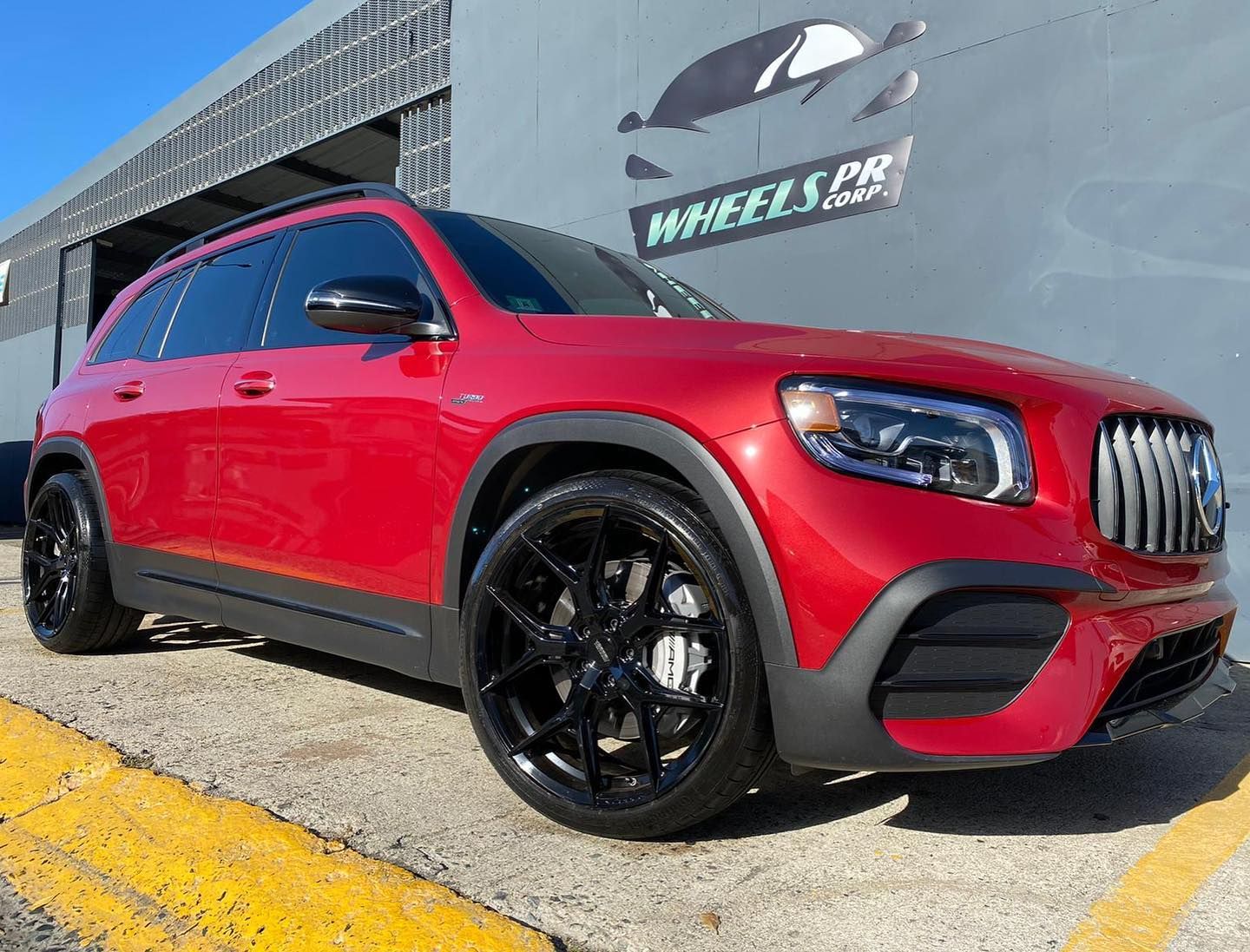 Mercedes-Benz GLB with 21×9 and 21×9.5-inch Vossen HF-5