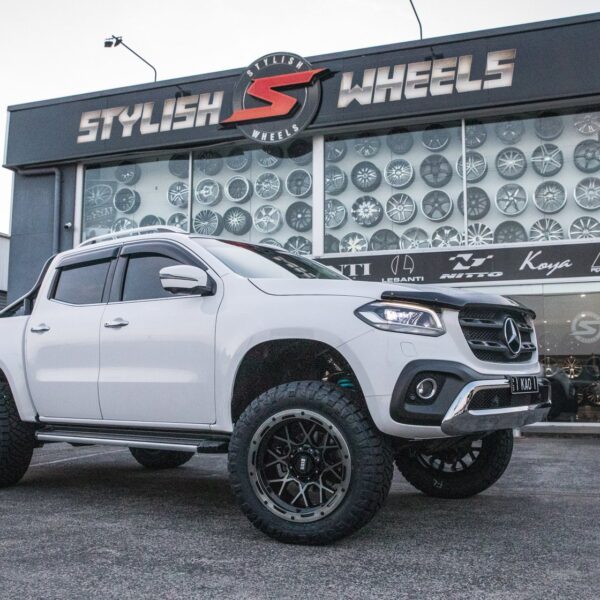 Mercedes-Benz X-Class with 20-inch Grid Off-Road GD-13